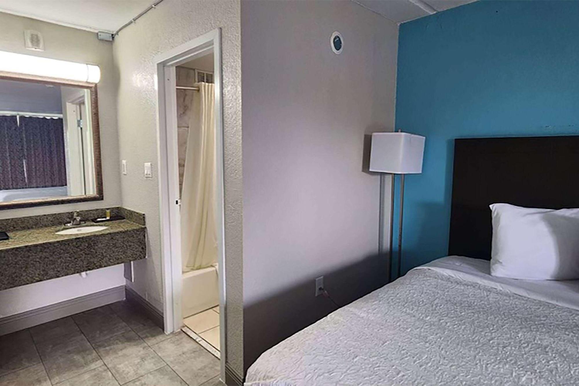 Travelodge By Wyndham Kingsland Ga Exterior photo